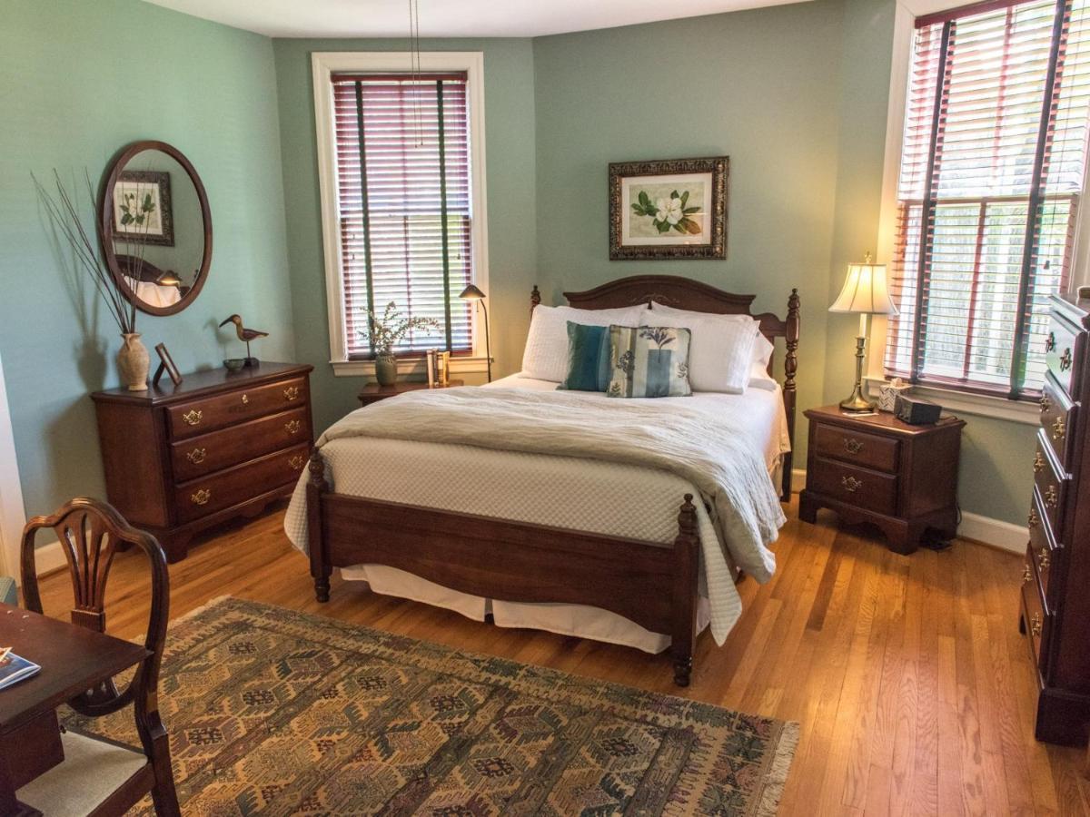 Charles Bass House Bed & Breakfast Южный Бостон Номер фото