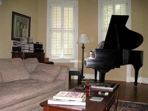 Charles Bass House Bed & Breakfast Южный Бостон Экстерьер фото