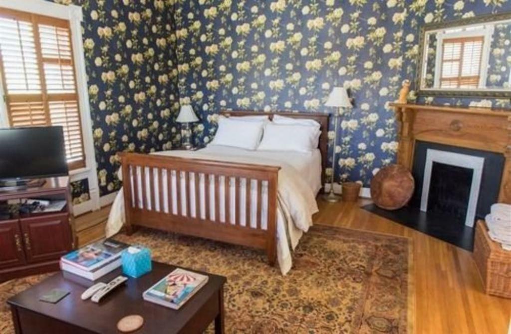 Charles Bass House Bed & Breakfast Южный Бостон Экстерьер фото